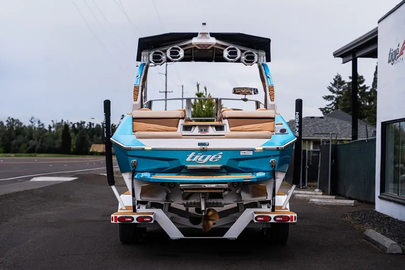 Slide: The Image of Rear view of 2026 Tigé Ultré 25ZX boat on a trailer. - 8