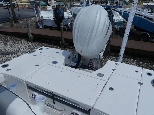 Slide: The Image of Robalo 246 Cayman SD 2026 - 26