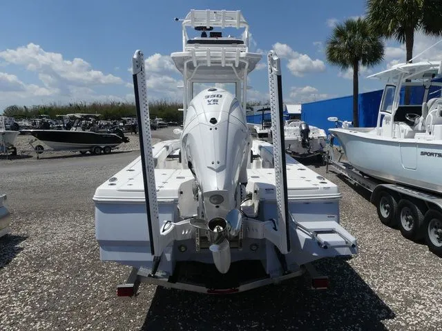 Slide: The Image of Robalo 246 Cayman SD 2026 - 5