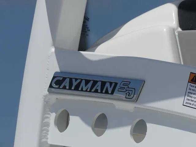 Slide: The Image of Robalo 246 Cayman SD 2026 - 8