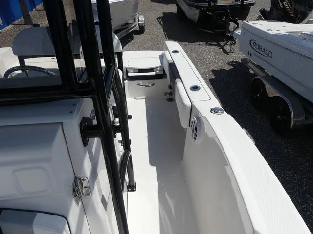 Slide: The Image of Robalo R180 Center Console 2026 - 16