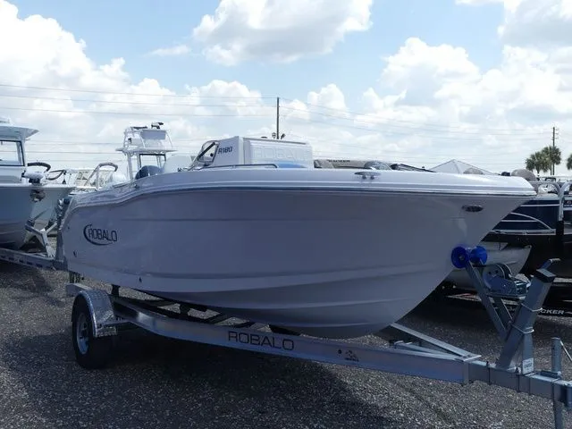 Slide: The Image of Robalo R180 Center Console 2026 - 3