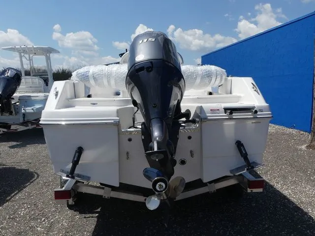 Slide: The Image of Robalo R180 Center Console 2026 - 5