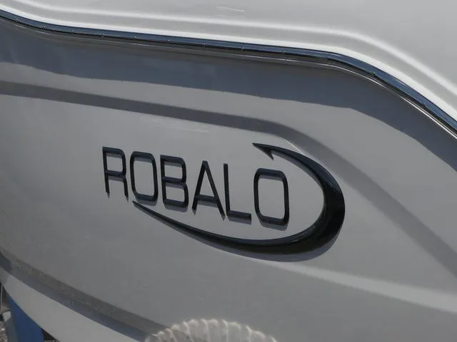 Slide: The Image of Robalo R180 Center Console 2026 - 7