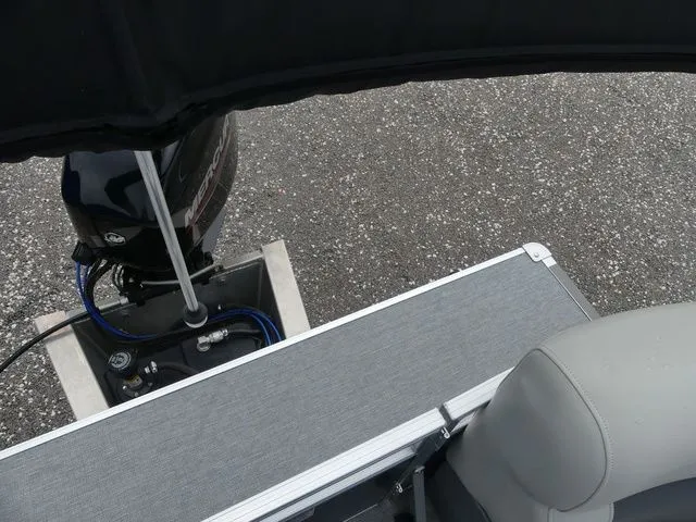 Slide: The Image of SunChaser 18 Fish 2021 - 18