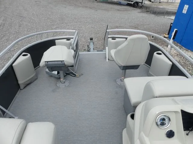 Slide: The Image of SunChaser 18 Fish 2021 - 19