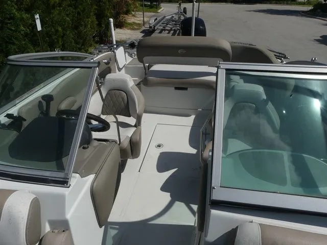 Slide: The Image of Crownline Boats Eclipse E215 XS 2023 - 13
