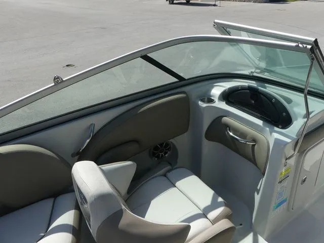 Slide: The Image of Crownline Boats Eclipse E215 XS 2023 - 14