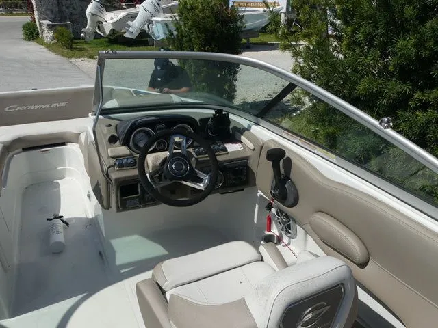 Slide: The Image of Crownline Boats Eclipse E215 XS 2023 - 15