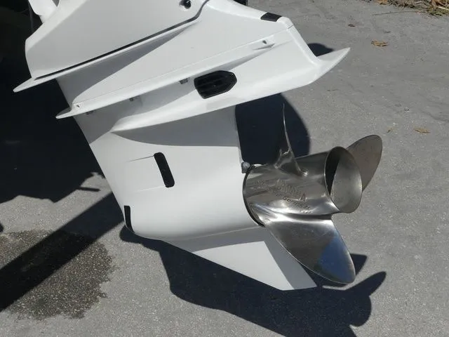 Slide: The Image of Shearwater 250 SS 2026 - 10