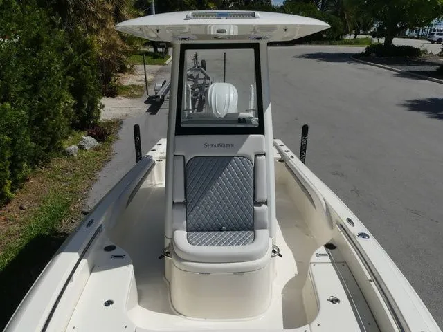 Slide: The Image of Shearwater 250 SS 2026 - 12