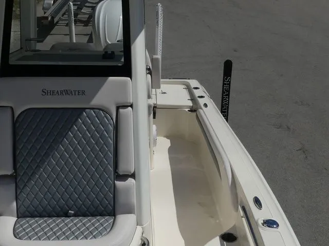 Slide: The Image of Shearwater 250 SS 2026 - 14