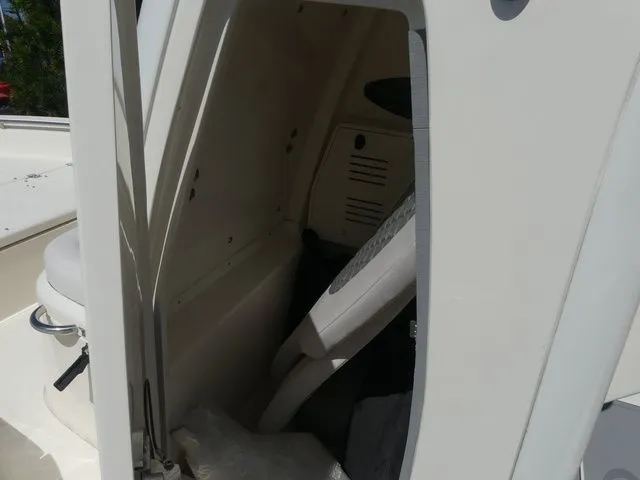 Slide: The Image of Shearwater 250 SS 2026 - 15