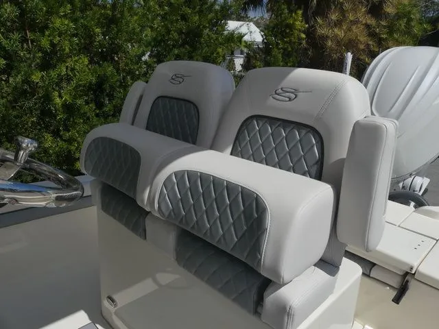 Slide: The Image of Shearwater 250 SS 2026 - 16