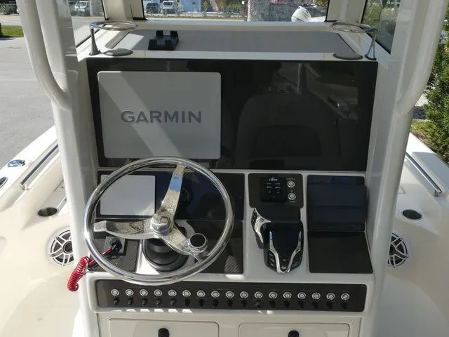 Slide: The Image of Shearwater 250 SS 2026 - 17