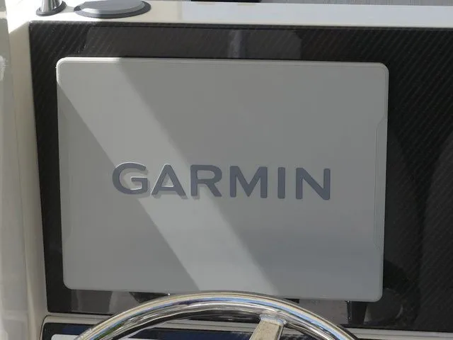 Slide: The Image of Shearwater 250 SS 2026 - 18