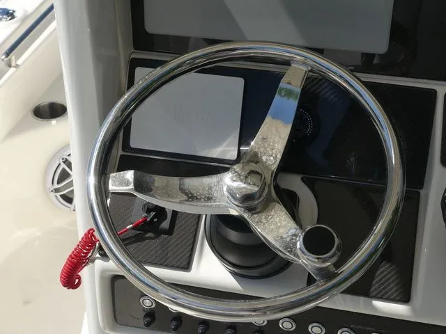 Slide: The Image of Shearwater 250 SS 2026 - 19