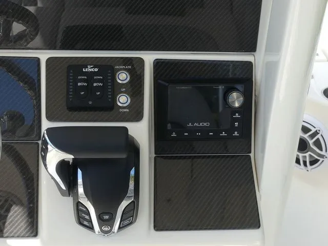 Slide: The Image of Shearwater 250 SS 2026 - 20