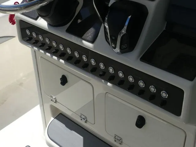 Slide: The Image of Shearwater 250 SS 2026 - 21