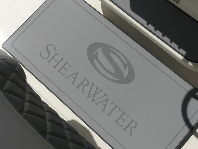 Slide: The Image of Shearwater 250 SS 2026 - 22