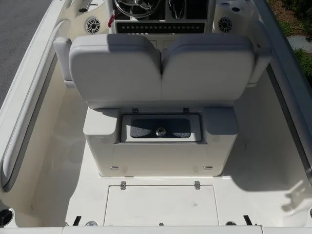 Slide: The Image of Shearwater 250 SS 2026 - 23