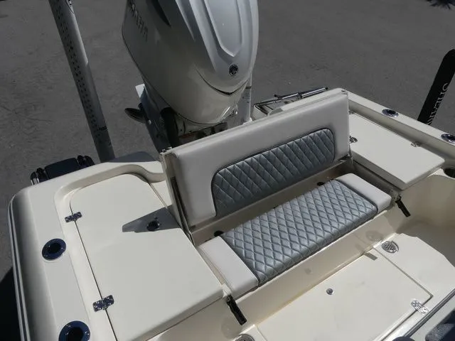 Slide: The Image of Shearwater 250 SS 2026 - 25