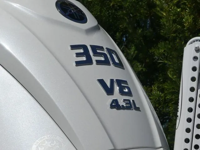 Slide: The Image of Shearwater 250 SS 2026 - 9