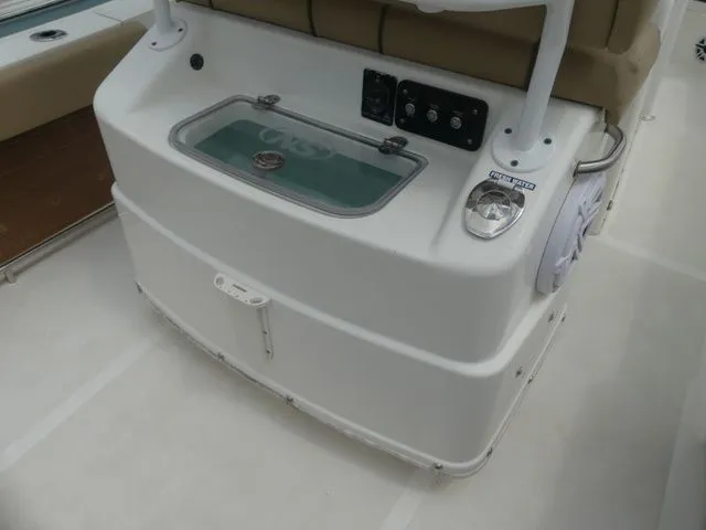 Slide: The Image of NauticStar 2602 Legacy 2019 - 7