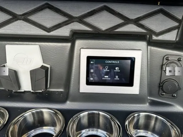 Slide: The Image of Malibu M230 2025 - 19