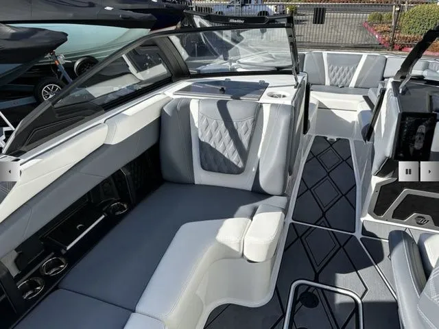 Slide: The Image of Malibu M230 2025 - 20