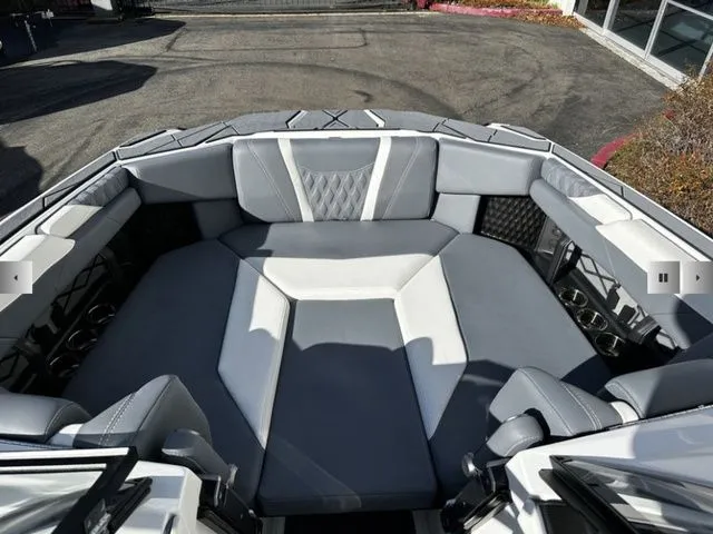 Slide: The Image of Malibu M230 2025 - 24