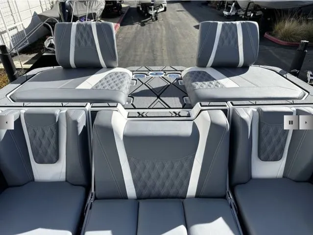 Slide: The Image of Malibu M230 2025 - 9