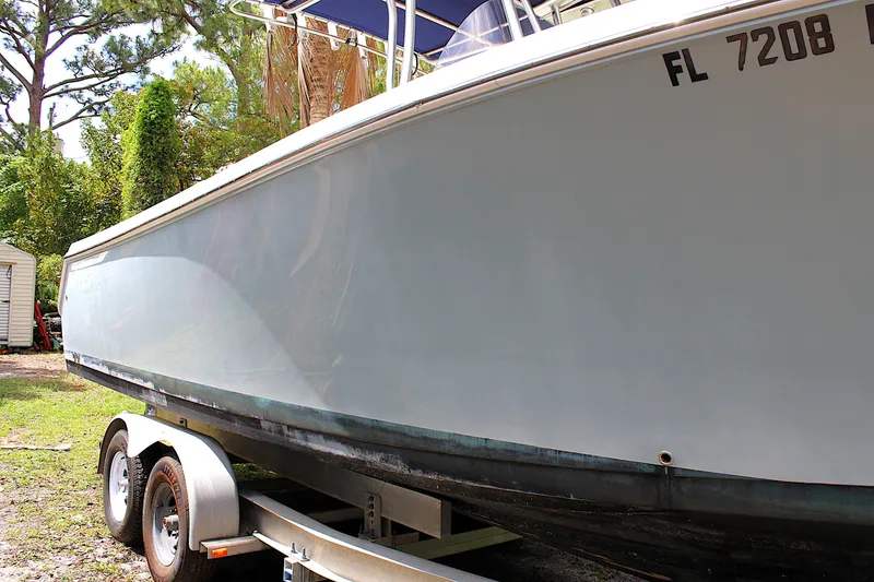 Slide: The Image of 2008 Sailfish 2660 CC boat on trailer, side view, outdoors. - 43