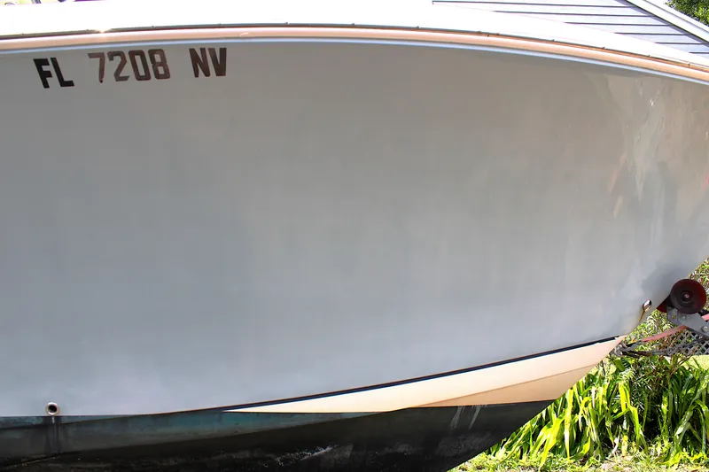 Slide: The Image of 2008 Sailfish 2660 CC boat hull with registration FL 7208 NV. - 44