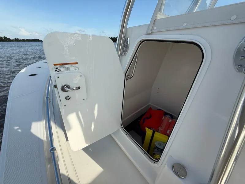 Slide: The Image of Sea Hunter 28 Floridian 2023 - 50