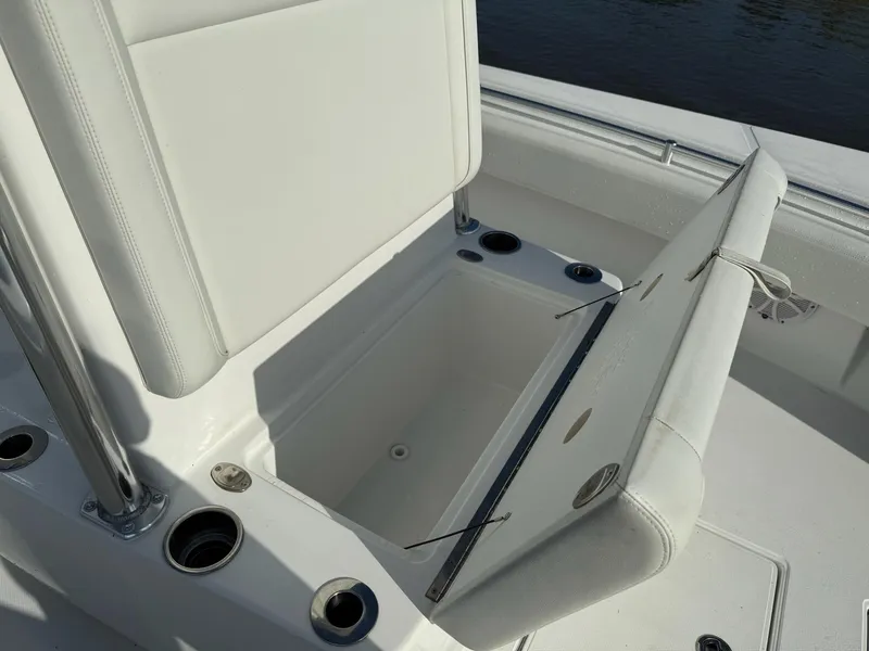 Slide: The Image of Sea Hunter 28 Floridian 2023 - 61