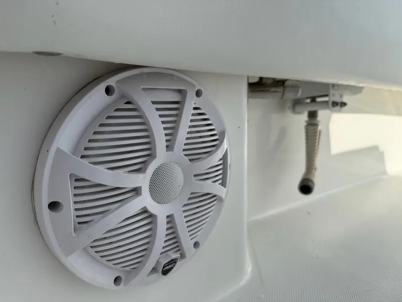 Slide: The Image of Sea Hunter 28 Floridian 2023 - 64