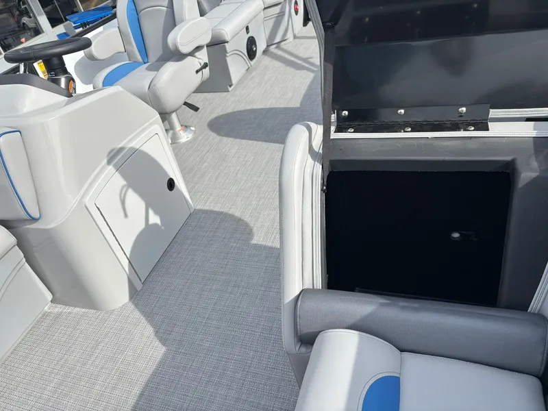Slide: The Image of Bentley Pontoons 223 Bolt 2027 - 13