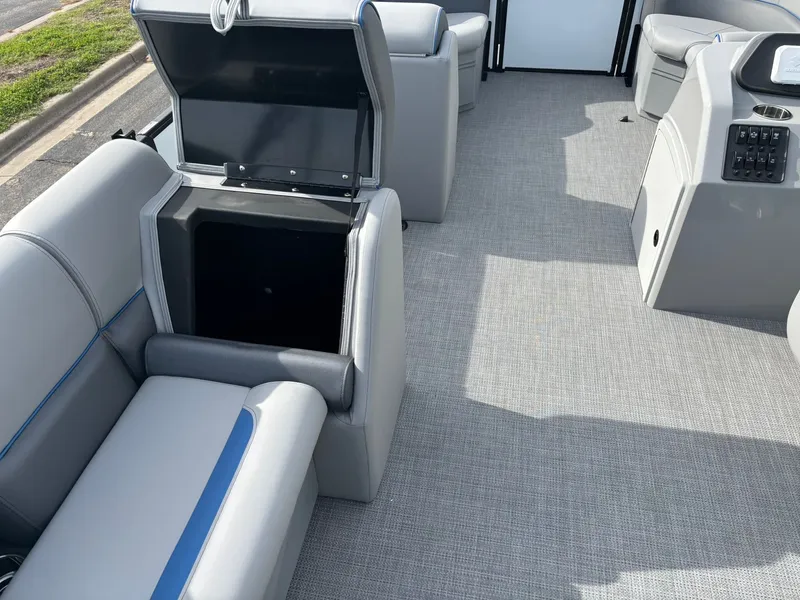 Slide: The Image of Bentley Pontoons 223 Bolt 2027 - 24