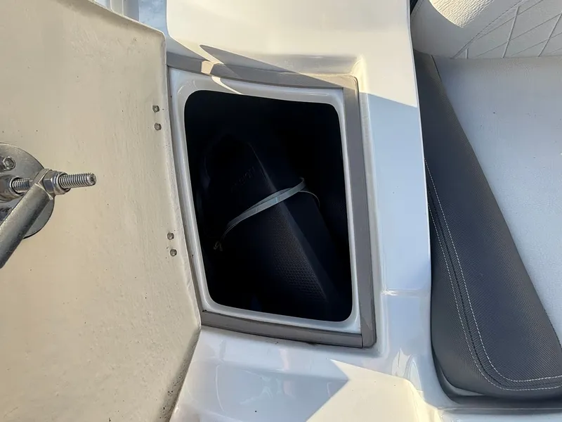 Slide: The Image of Crownline Boats 260 SS 2023 - 11