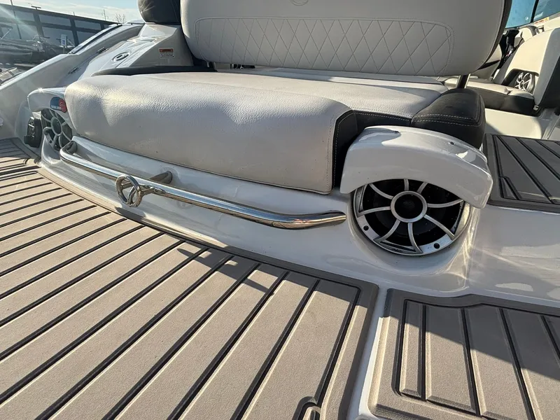 Slide: The Image of Crownline Boats 260 SS 2023 - 14