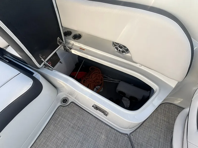 Slide: The Image of Crownline Boats 260 SS 2023 - 16