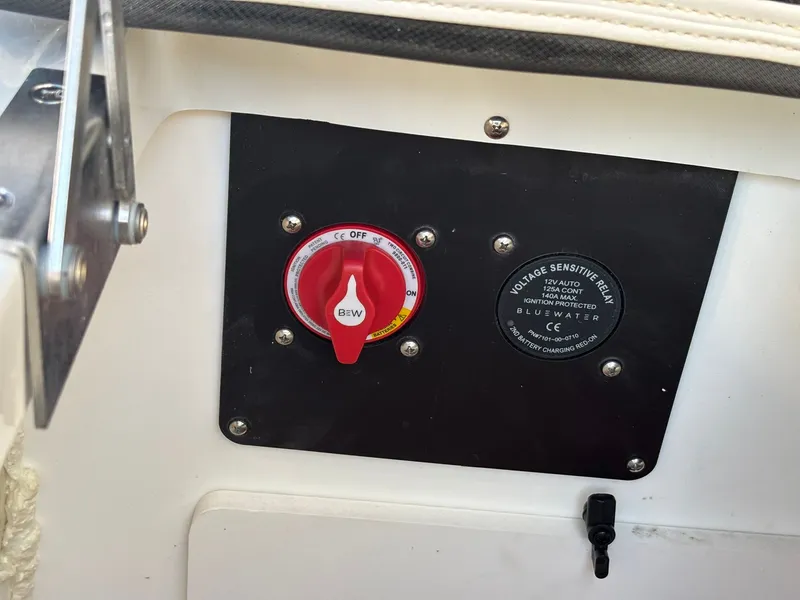 Slide: The Image of Crownline Boats 260 SS 2023 - 17