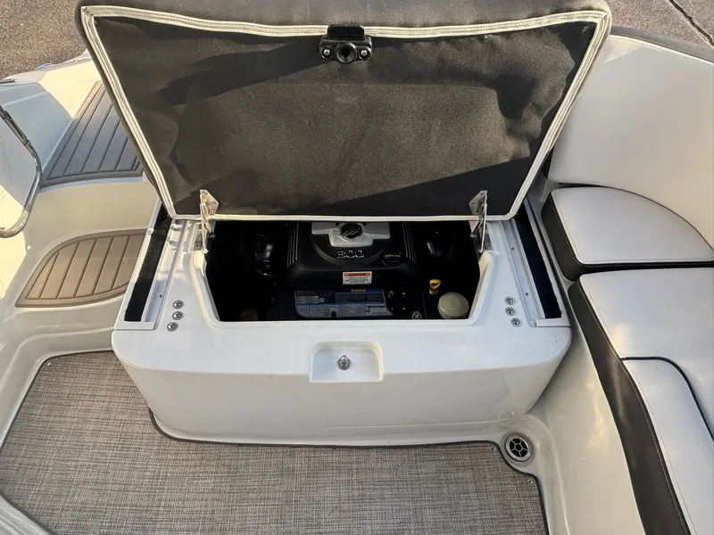 Slide: The Image of Crownline Boats 260 SS 2023 - 18