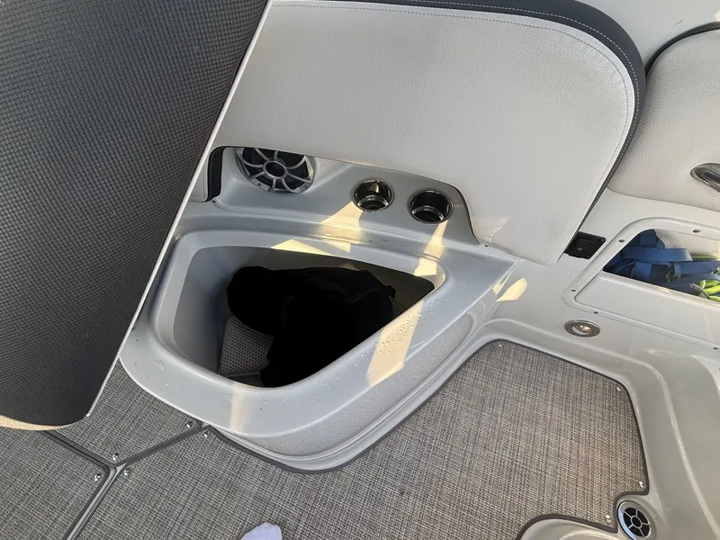 Slide: The Image of Crownline Boats 260 SS 2023 - 19