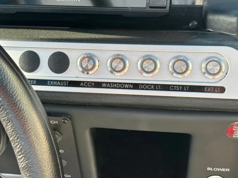 Slide: The Image of Crownline Boats 260 SS 2023 - 27