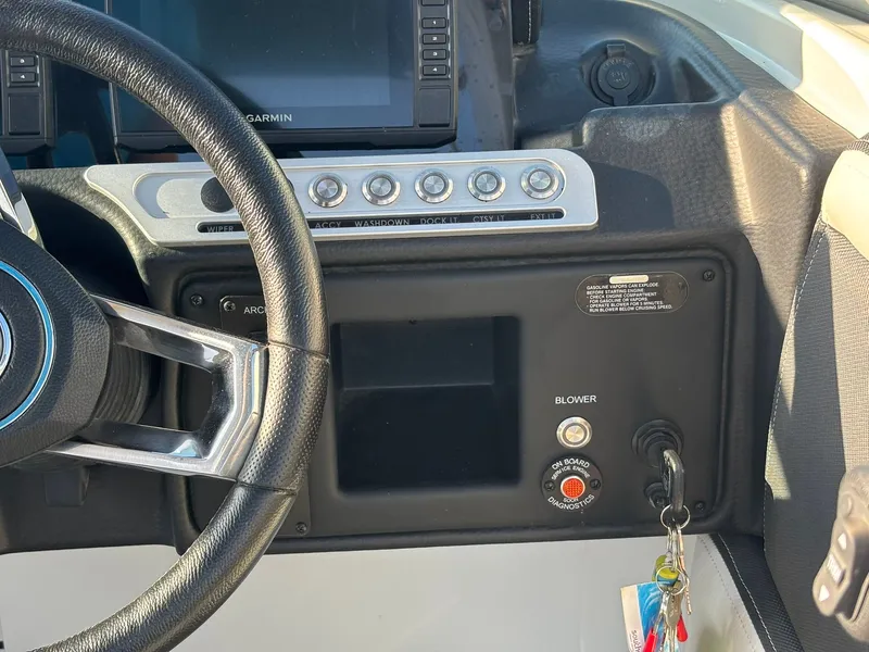 Slide: The Image of Crownline Boats 260 SS 2023 - 28