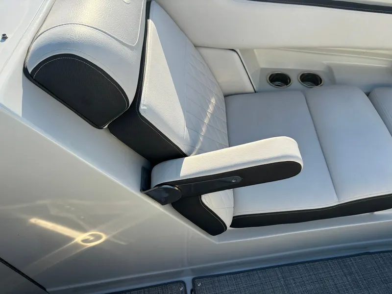 Slide: The Image of Crownline Boats 260 SS 2023 - 31