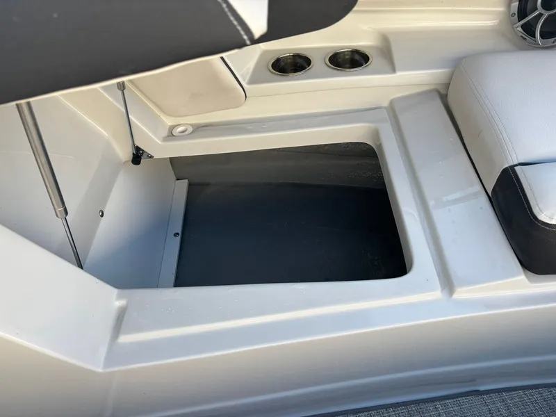 Slide: The Image of Crownline Boats 260 SS 2023 - 32