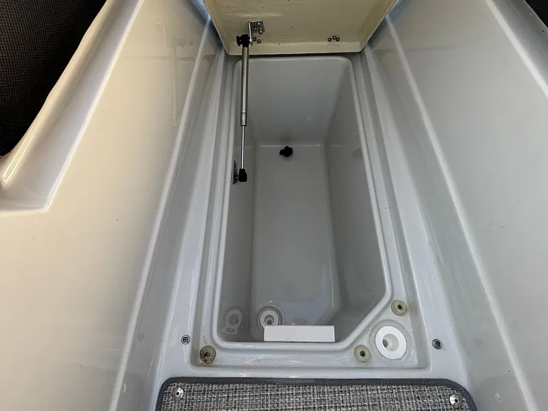 Slide: The Image of Crownline Boats 260 SS 2023 - 39